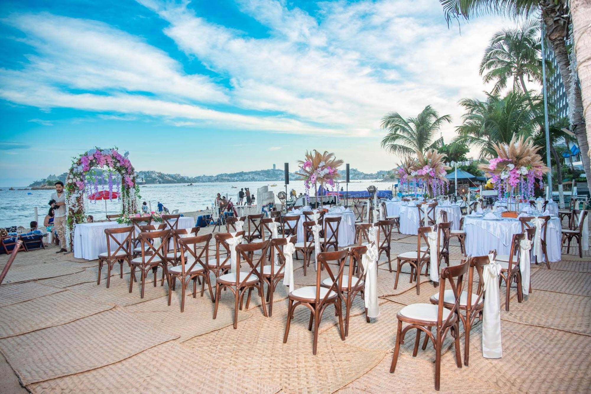 Ritz Acapulco All Inclusive Exteriör bild A wedding reception at the beach