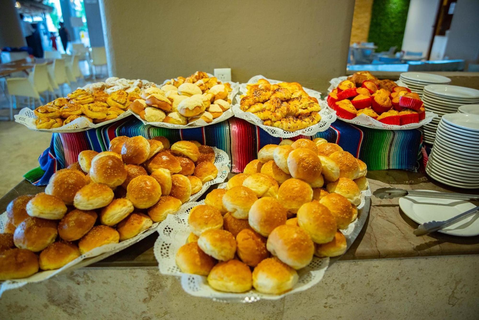 Ritz Acapulco All Inclusive Exteriör bild Buns and pastries