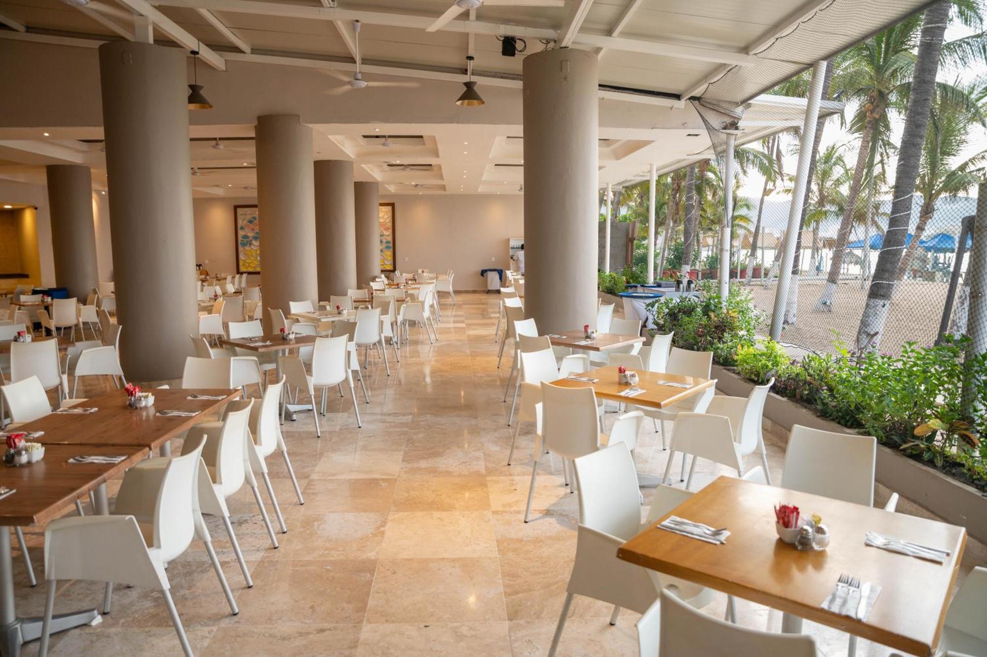 Ritz Acapulco All Inclusive Exteriör bild The Beach Club