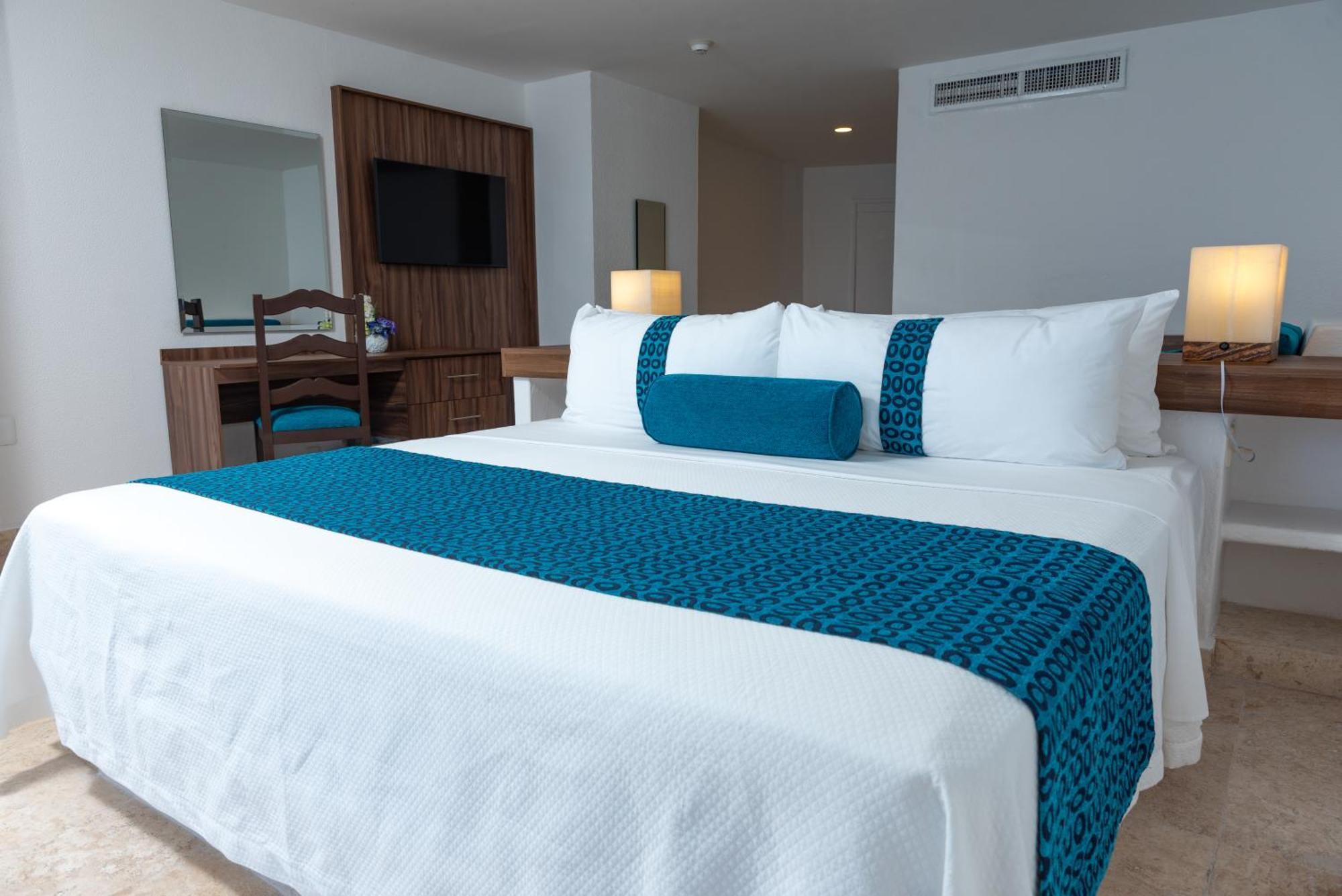 Ritz Acapulco All Inclusive Exteriör bild A bed runner