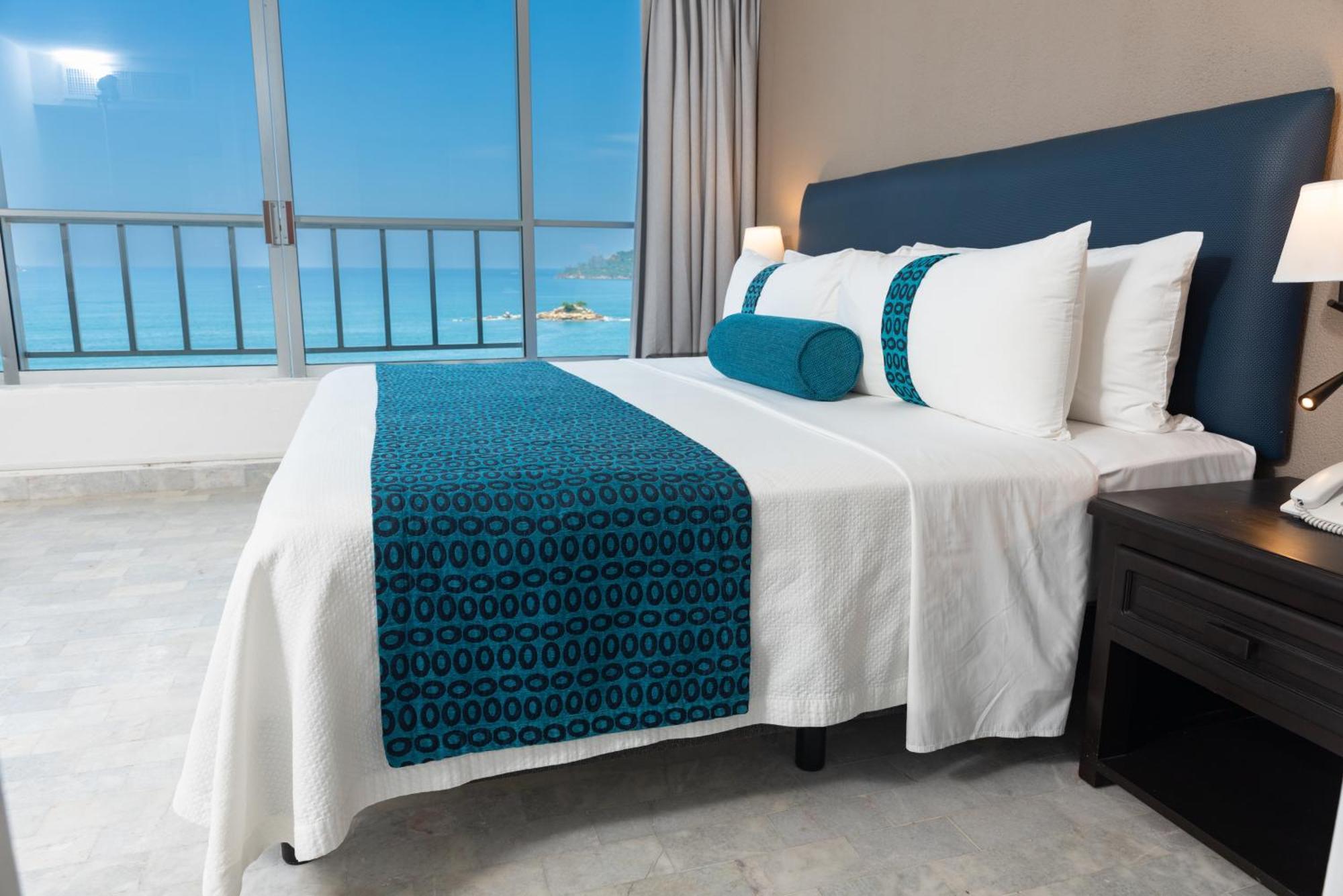 Ritz Acapulco All Inclusive Exteriör bild A bed runner