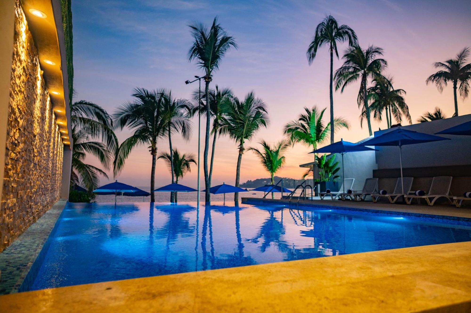 Ritz Acapulco All Inclusive Exteriör bild Infinity pool at the hotel